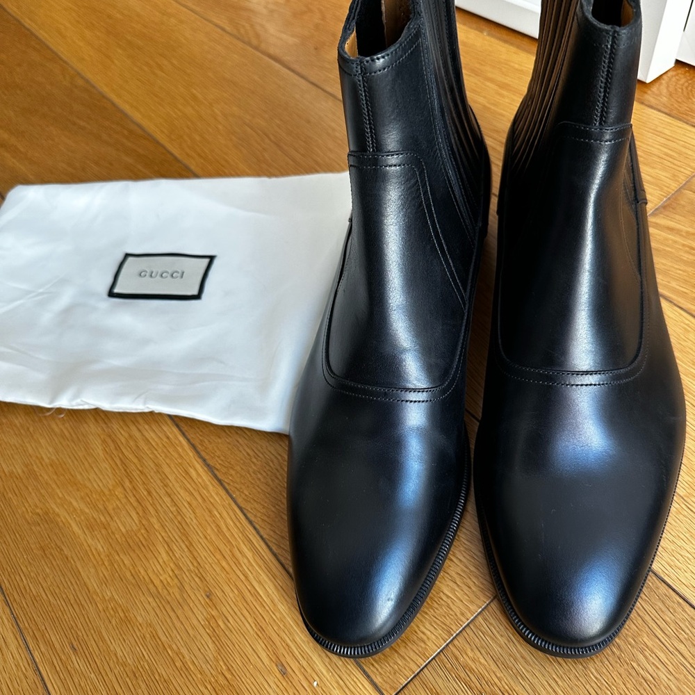 Gucci Black Leather Boots Sleek and Stylish